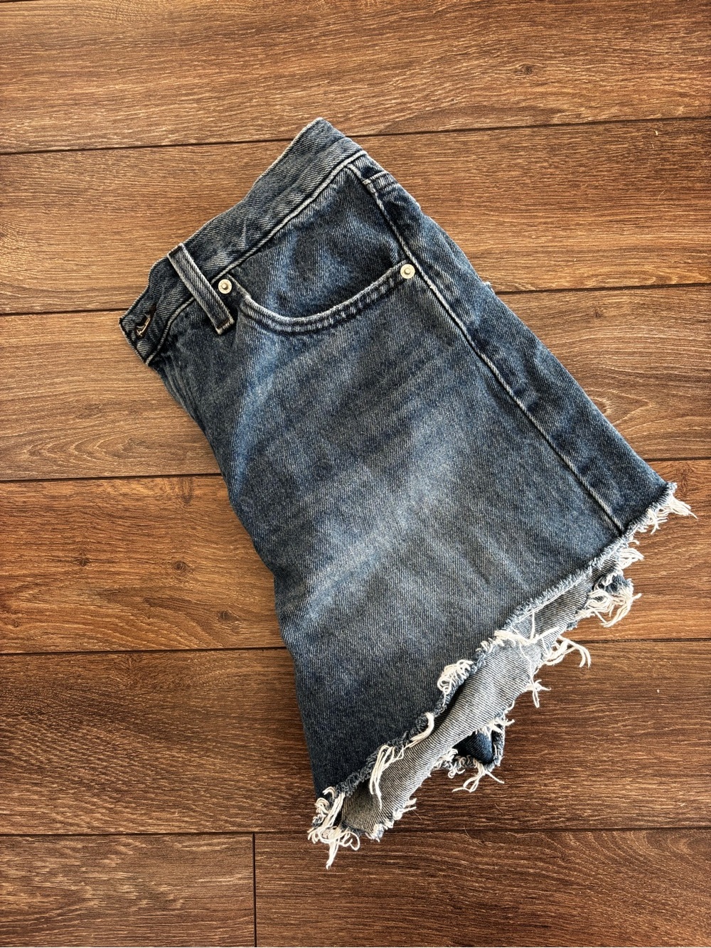 Dark Wash Frayed Hem Denim shorts